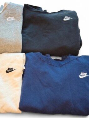 Nike Crewneck Sweatshirt – Size XL – Custom Cut Shoulder Fit 🔥